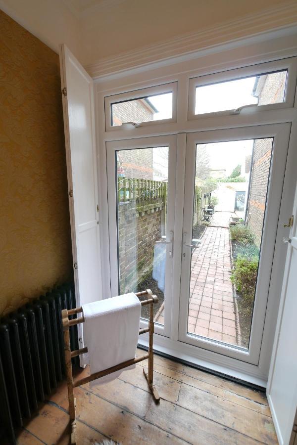 Quirky Spacious Ground Floor Victorian Garden Flat Вортінг Екстер'єр фото